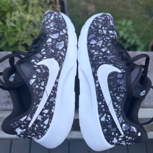 Nike Tanjun Print unisex kids shoes - Picture 2 of 9